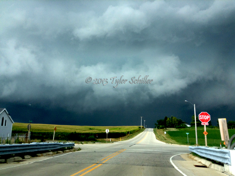 Shelf Cloud moving into Oconomowoc, Wisconsin - August 30, 2013